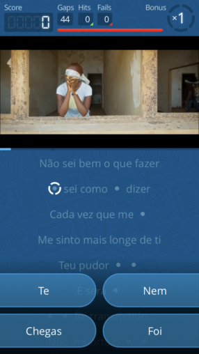 Скриншот страницы приложения LyricsTraining с текстом песни на португальском языке